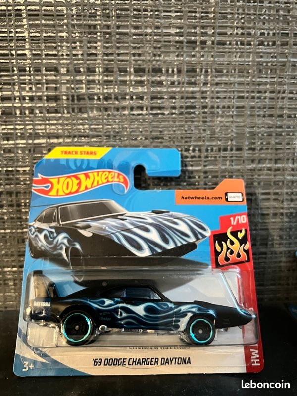 Hot Wheels '69 Dodge Charger Daytona - HW Flames GameStop Exclusive (Orange, 1:64 Scale)