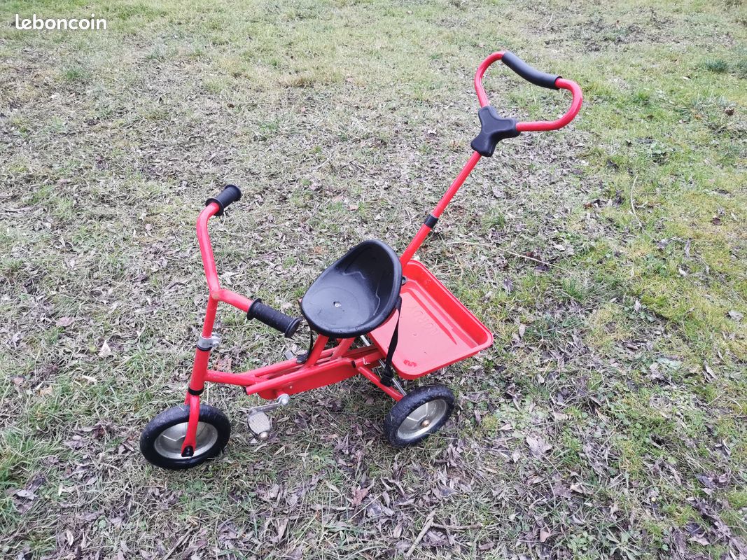 Tricycle enfant rouge (image 1)