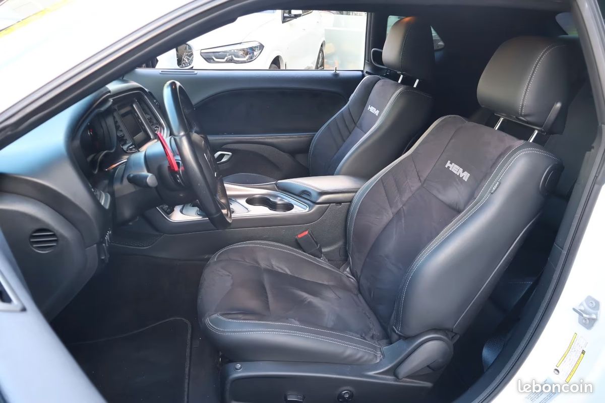 Dodge CHALLENGER R/T 5.7 HEMI V8 373 ch BVA8 – CarPlay – Caméra – Démarrage à Distance (image 10)