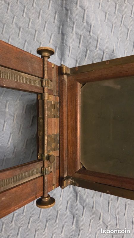 Grande chambre carrée en bois époque collodion. Dimension