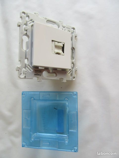 Prise RJ45 FTP Cat.5e Hager Kallysta WK214 - Prise Internet Murale - A L'unité