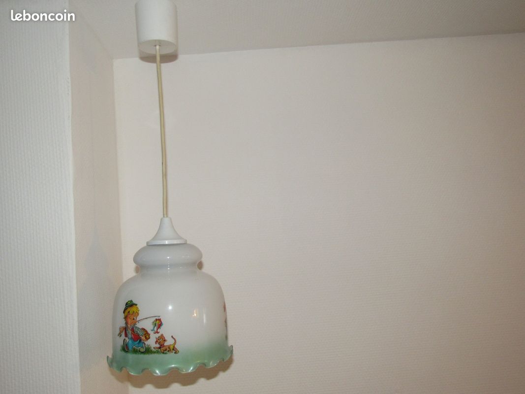 Suspension Opaline 70s Pour Chambre D’enfant – Design XXe, Blanc, 60W, Très Bon état