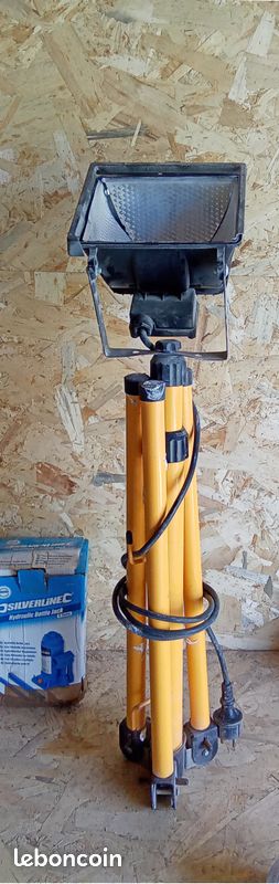 Projecteur chantier sur pied (image 1)