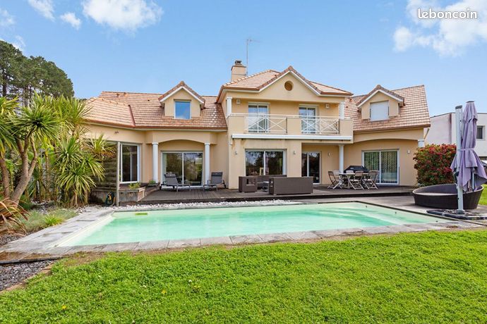 Villa 8 pièces 250 m²