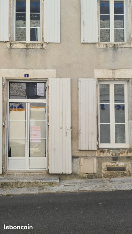 Maison 8 pièces 260 m² · à Montbron · 260 m² · 99 900 €