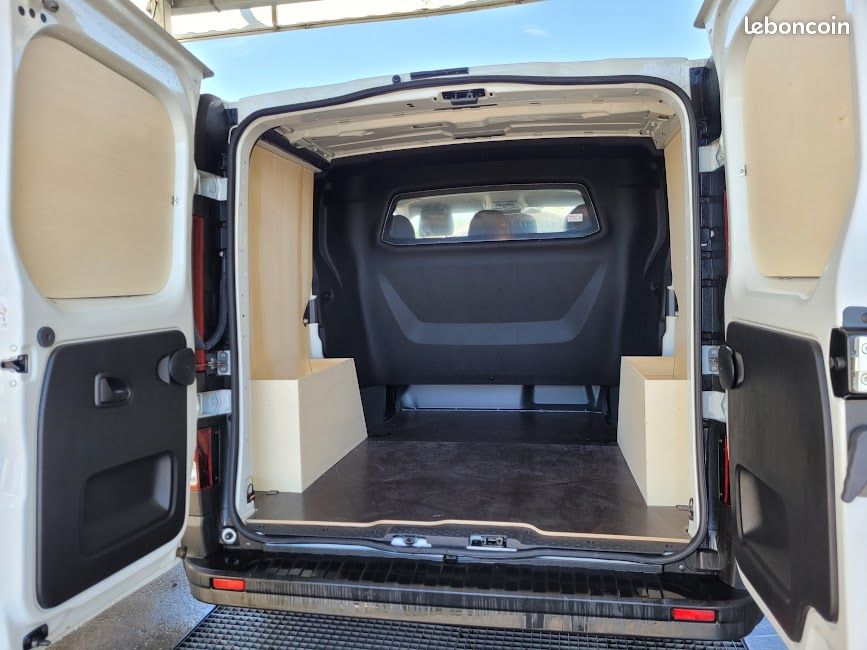 Renault Trafic L1H1 2.0 DCI 130 - NEUF / 0 km - 6 Places - Double Porte Latérale - CLIM/TEL/Volant +++/Cabine Approfondie/Plancher+Placage/TVA (image 3)