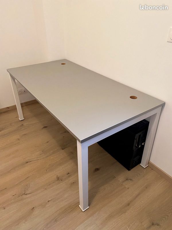 Bureau / Table (image 1)