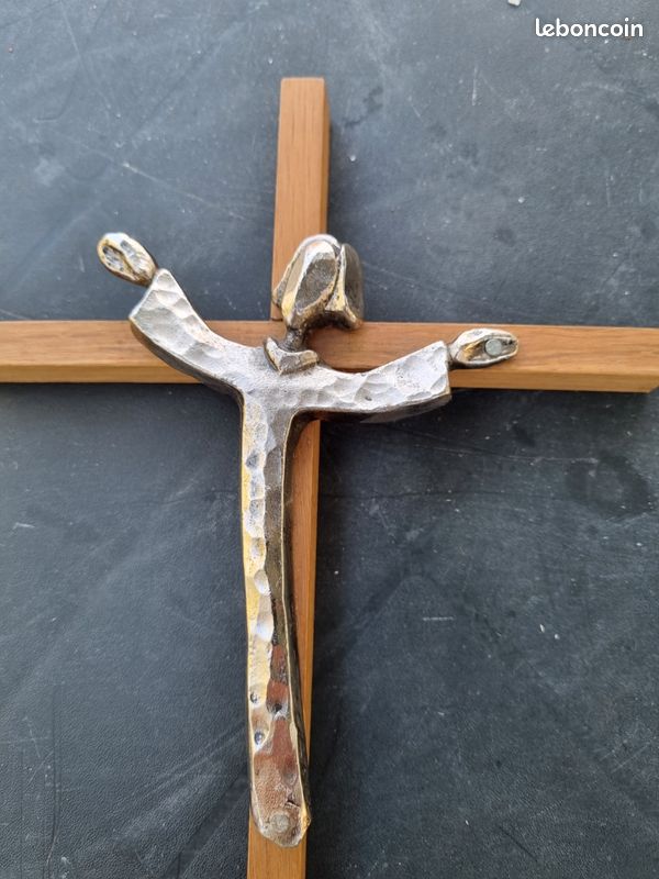 Beau crucifix contemporain (image 4)