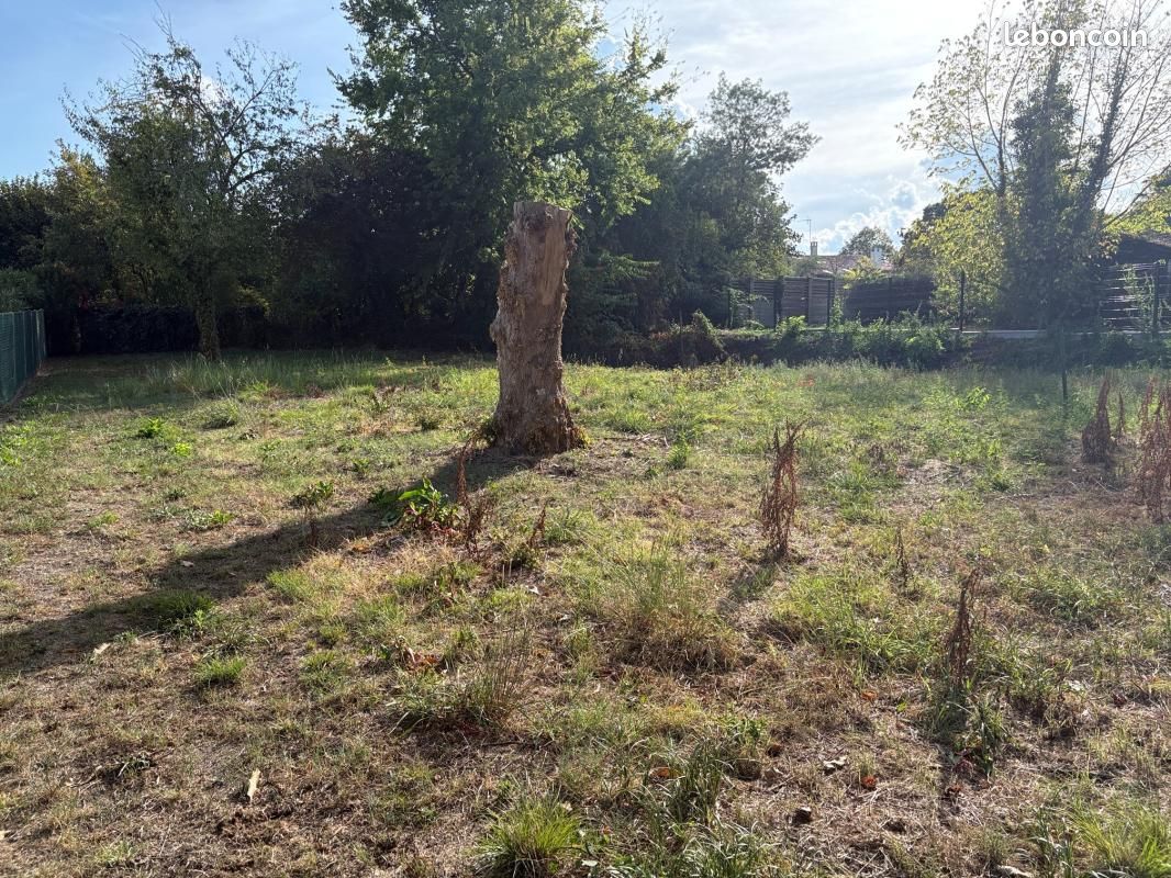 Terrain 704 m² Mont De Marsan · à Mont-de-Marsan · 49 990 €