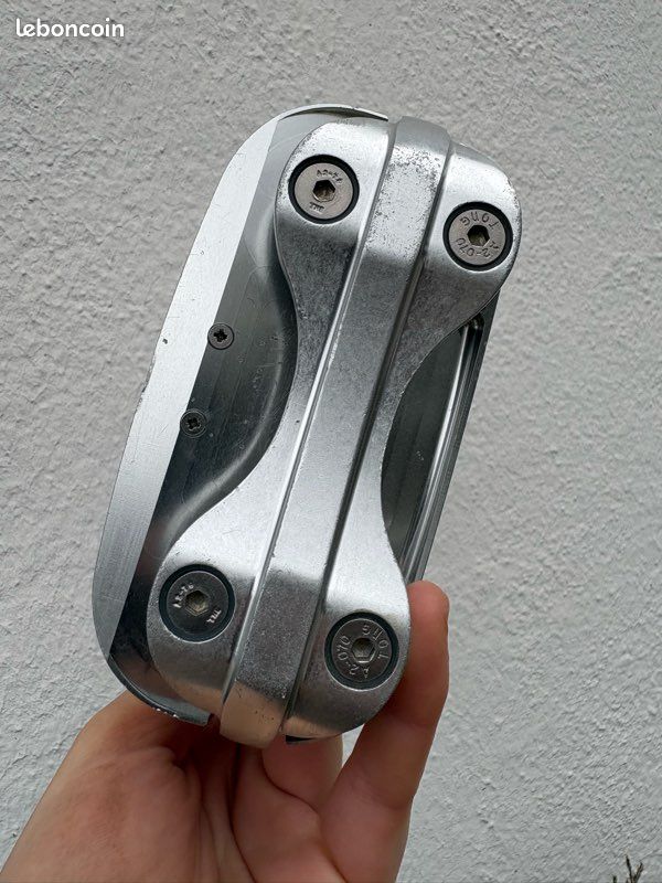 Étriers coudés en aluminium robuste pour selles occidentales
