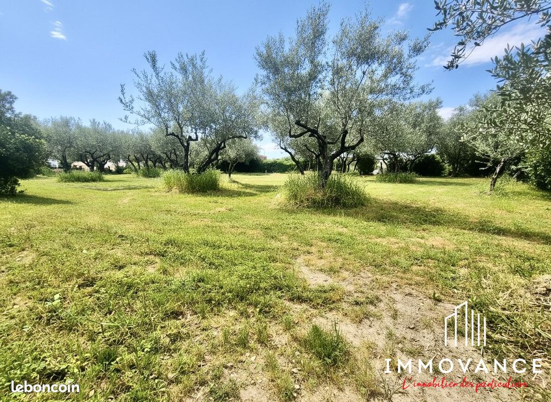 Terrain 800 m² · à Sommières · 800 m² · 180 000 €