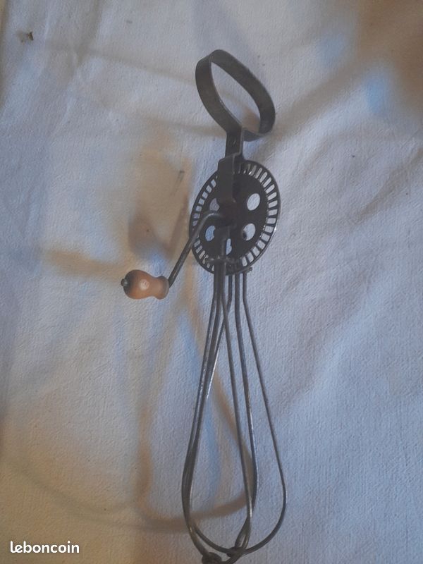 Ancien batteur à main cuisine LE ROI DES BATTEURS fouet de cuisine vintage
