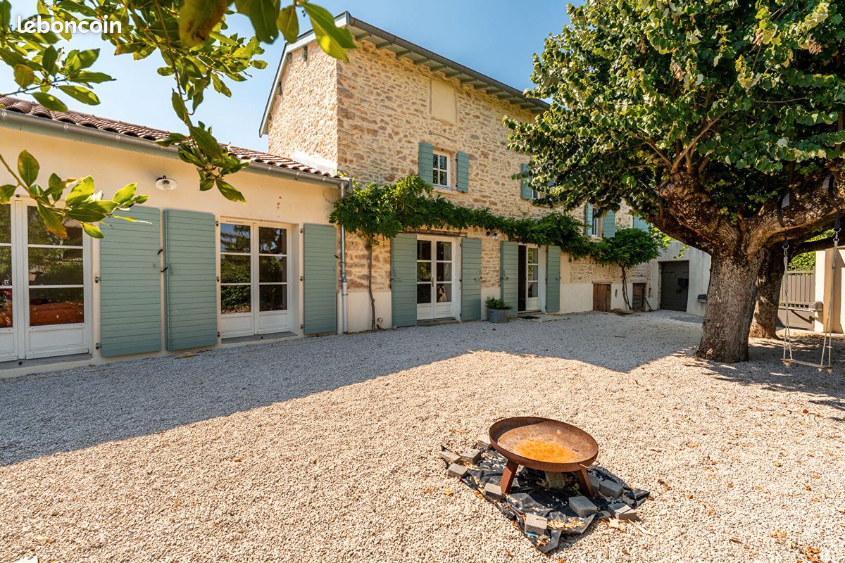Maison 7 pièces 171 m² · à Lachassagne · 171 m² · 575 000 €