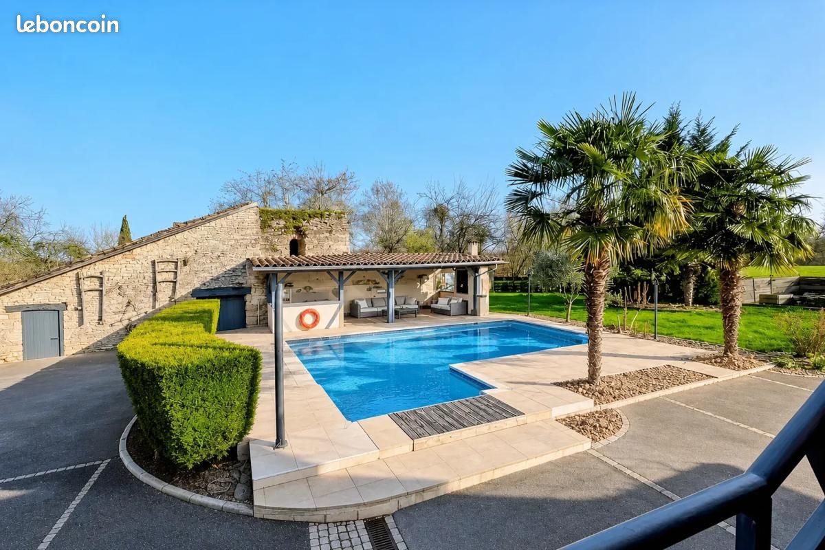 Maison 8 pièces 413 m² · à Uchizy · 413 m² · 440 000 €