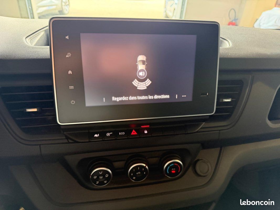 Renault trafic l2h1 3t 2.0 blue dci 150 cabine approfondie confort attelage / prix ht (image 22)