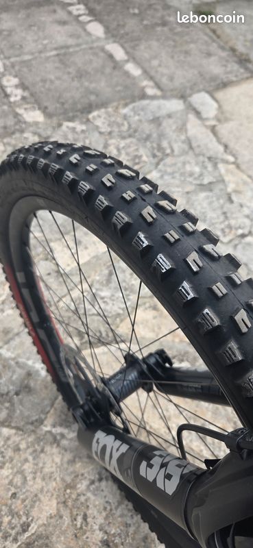 Enduro Canyon Strive Carbone 2025 upgradé état neuf (image 13)
