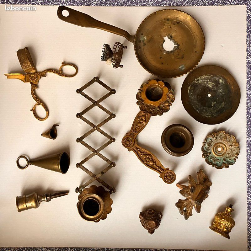 BOUGEOIRS ANCIENS, et accessoires, dont mouchette, éteignoirs pièces détachées etc (image 14)