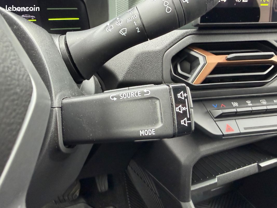DACIA DUSTER TCe 141cv Hybride 4x2 EDC Extreme - Sièges Volant chauffants / CarPlay / Caméra 360 - (image 33)