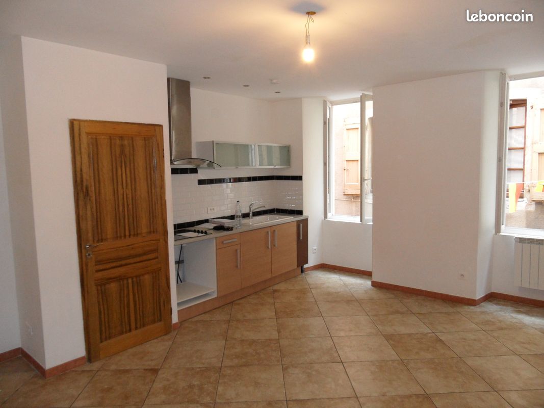 Appartement 2 pièces 74 m² · à Millau · 74 m² · 450 €