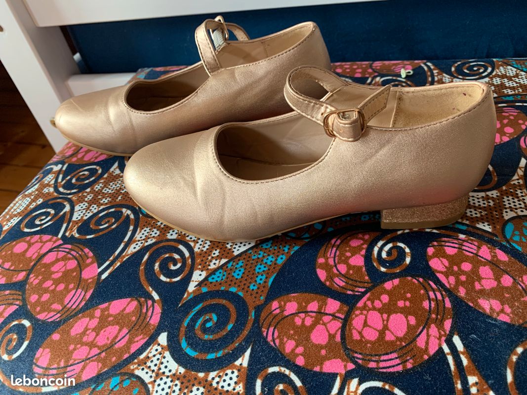 Chaussures dorées (image 1)