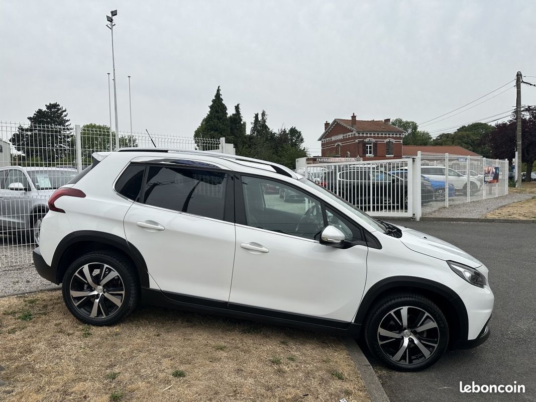 Peugeot 2008 1.6 BlueHDi 120 Allure + Options (image 4)