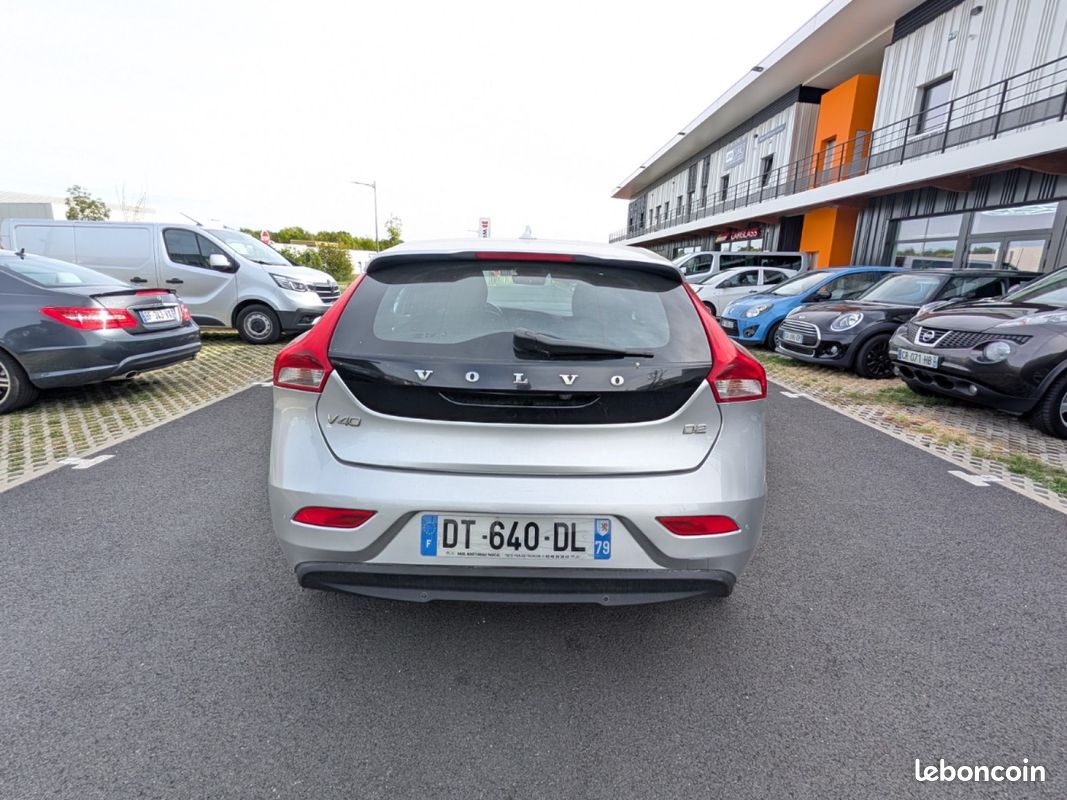 VOLVO V40 D2 115 Momentum (image 4)
