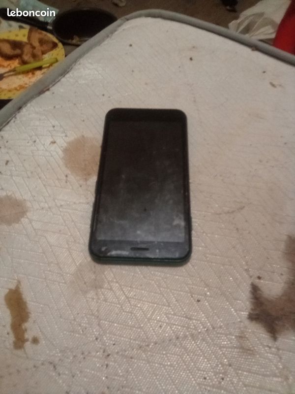 Je vend un téléphone portable Logicom (image 1)