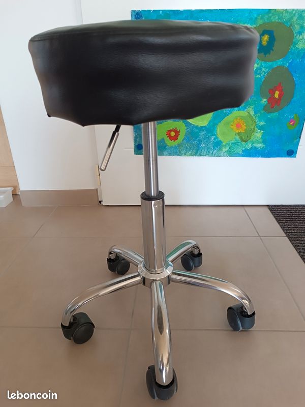 Tabouret sur roulettes (image 1)