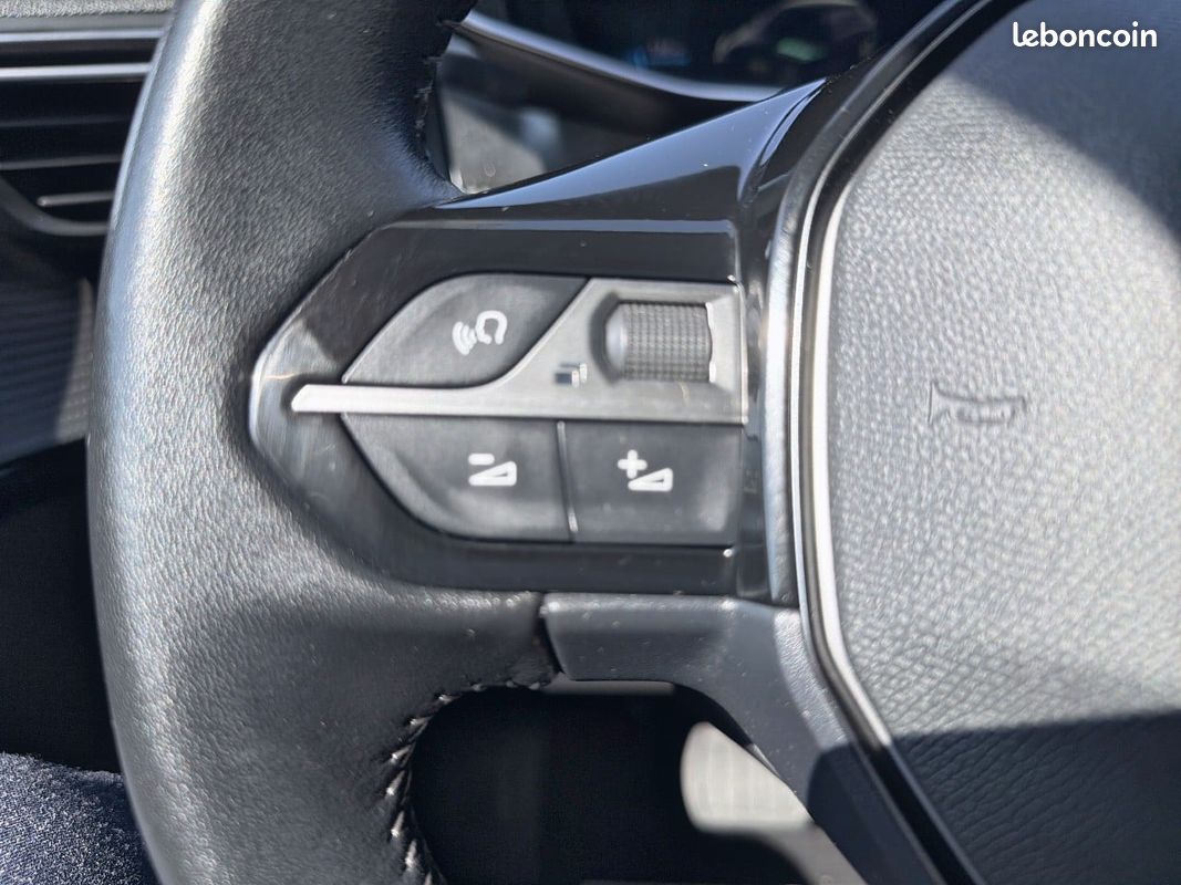 PEUGEOT 208 Electrique 50 kWh 136ch Allure Business (image 23)