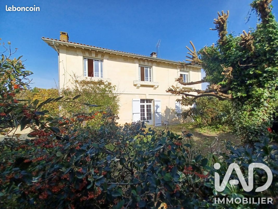 Maison 7 pièces 205 m² · à Ambarès-Et-Lagrave · 205 m² · 379 000 €