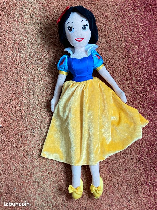 Peluche/poupée Blanche Neige (image 1)