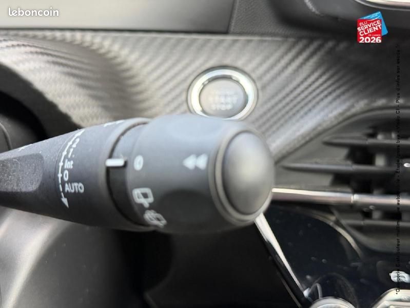 Peugeot 2008 1.2 Hybrid 136ch Allure e-DCS6 (image 26)