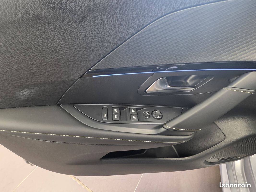 PEUGEOT 208 Hybrid 110 e-DCS6 GT (image 13)