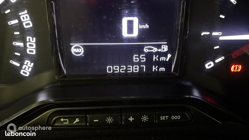 Citroen C3 1.2 PureTech 83ch S&S Feel Pack (image 9)