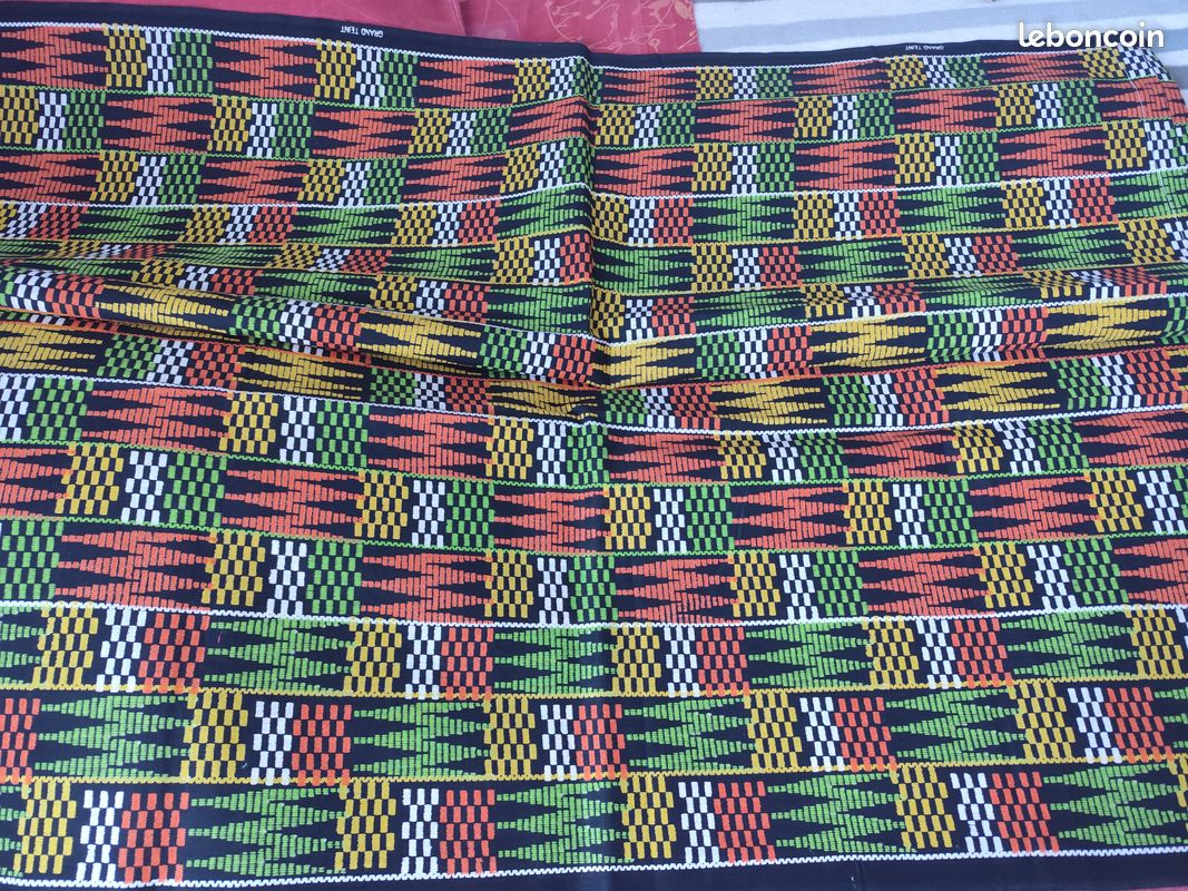 Coupon de tissu neuf coton vert jaune 400x 120 (image 1)