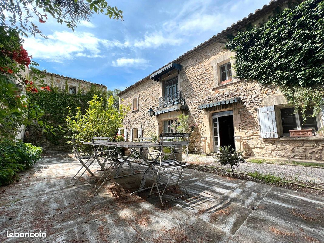 Maison 10 pièces 585 m² (image 1)