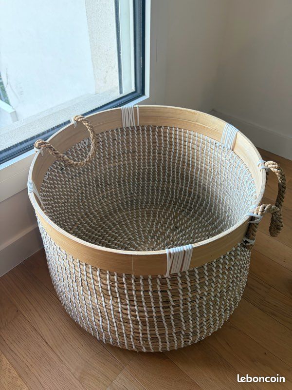 AZUKI - Panier boule en fibre végétale et scoubidou blanc (image 4)