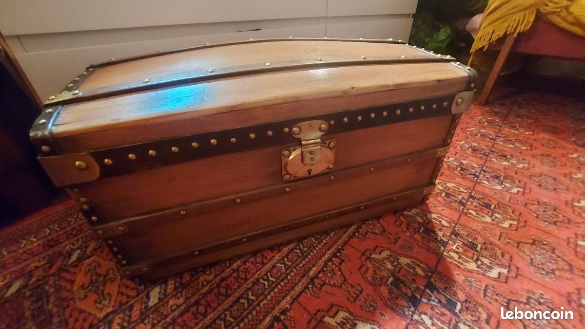 ANCIENNE MALLE pour poupée bois entoilé, avec vêtements ,corsets. accessoires , EUR 99,00 - FR