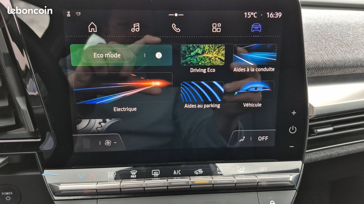 RENAULT Megane E-Tech EV40 130ch standard charge Equilibre (image 26)