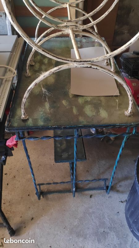 Table en fer ancienne (image 1)