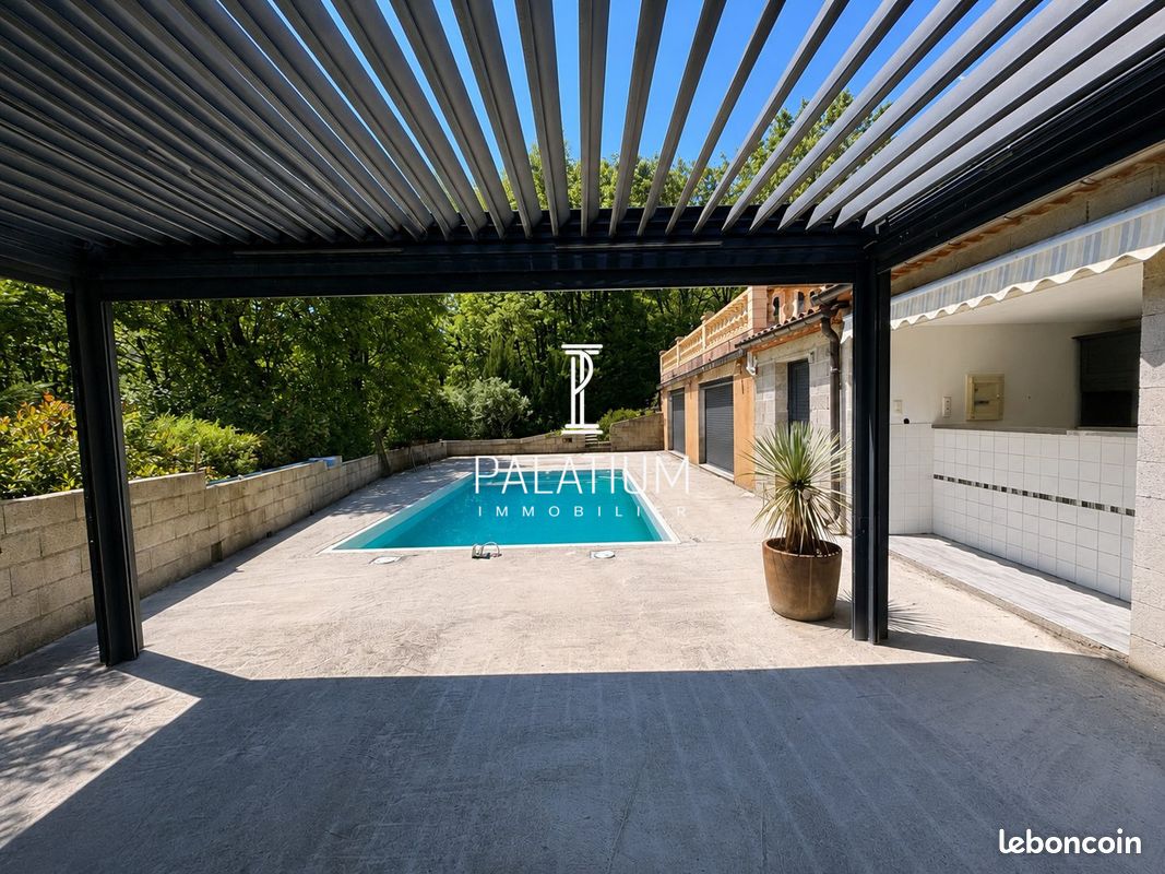 Maison 6 pièces 219 m² · à Noyers-sur-Jabron · 219 m² · 300 000 €