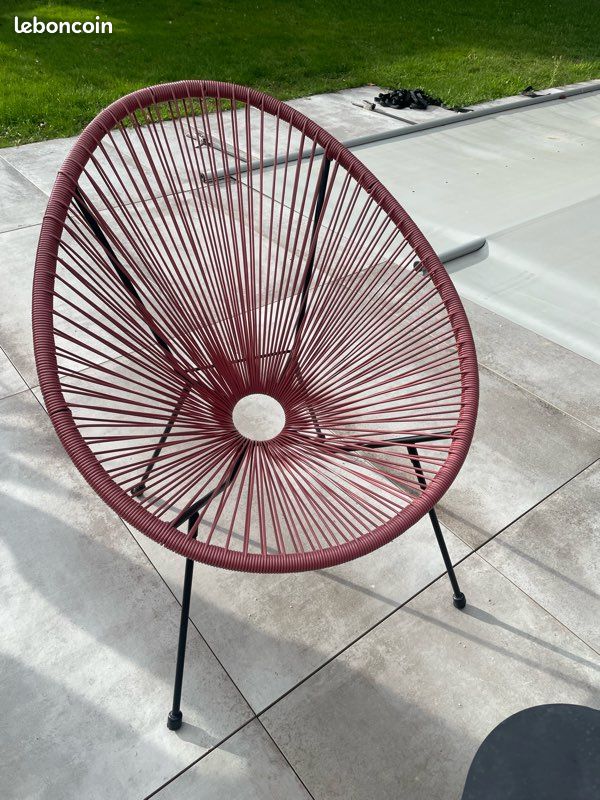 Fauteuil de jardin en fil de résine bordeaux (image 1)