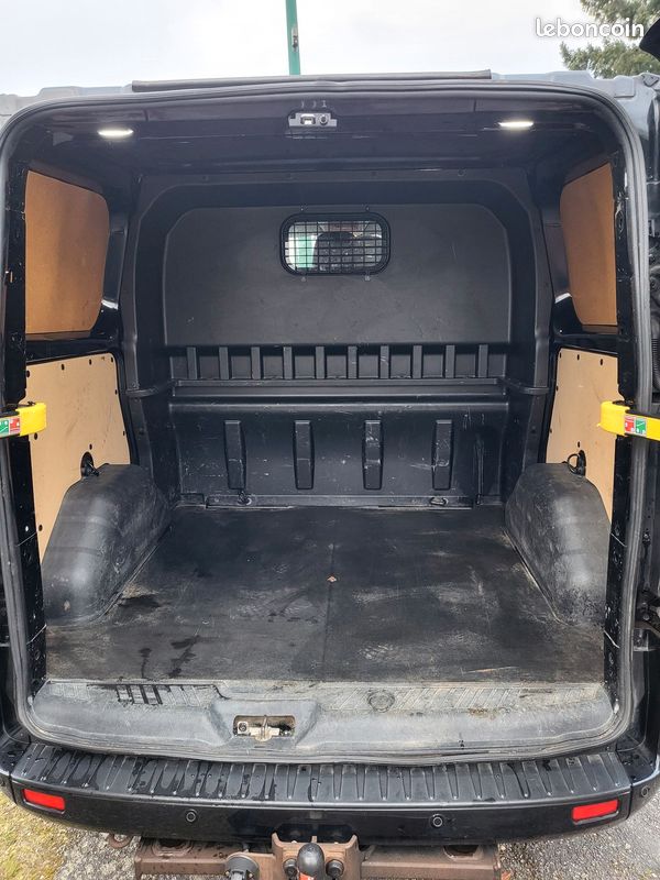 Ford TRANSIT CUSTOM 2L TDCI 170 CV LIMITED BLACK EDITION - 6 Places - HORS TAXE - 1 ère Main (image 15)