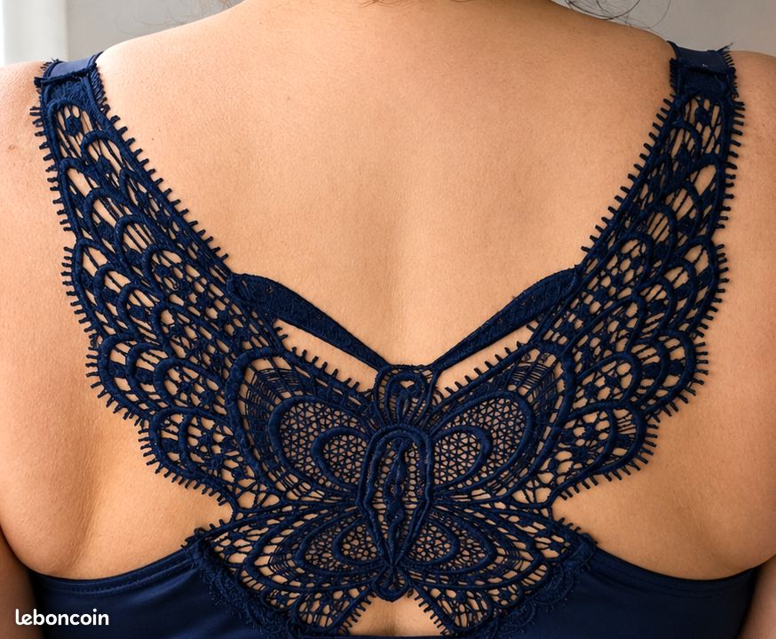 Soutien-gorge bleu dentelle dorsale en forme de papillon. Taille 100C (image 5)