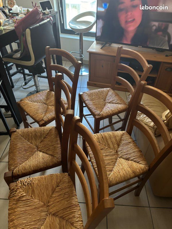 Chaises en bois (image 1)