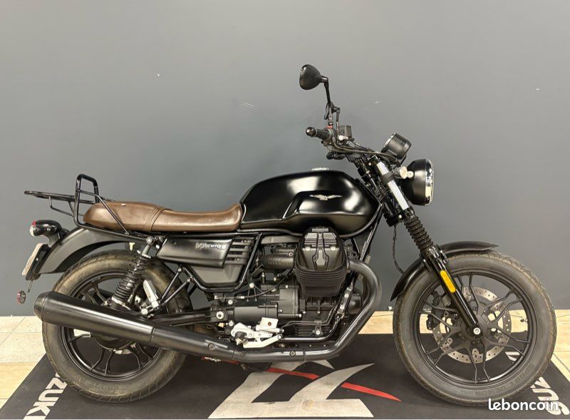 Moto Guzzi V7 Stone / 2017 / 18500kms (image 1)