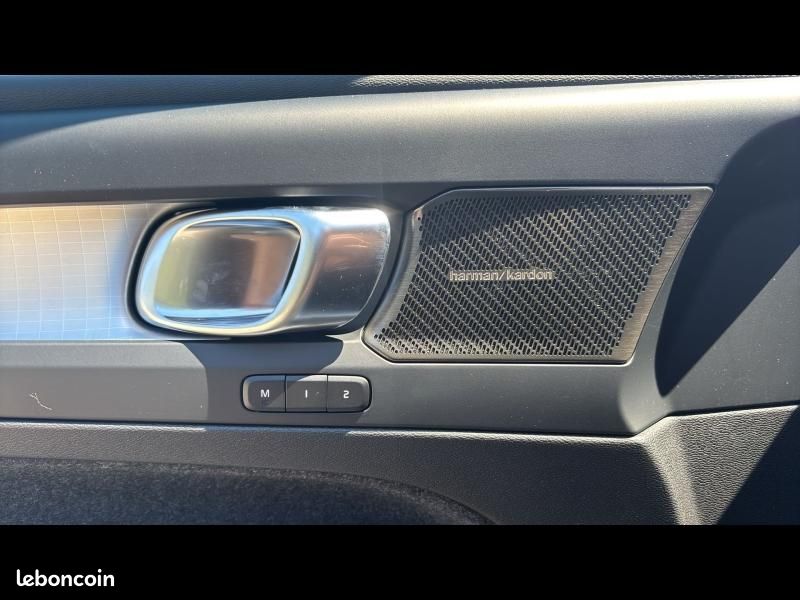 Volvo XC40 B3 163ch Black Edition DCT 7 (image 24)
