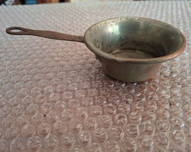 Louche en cuivre vintage servant des couverts cuillère de Louche en cuivre vintage servant des couverts cuillère de
