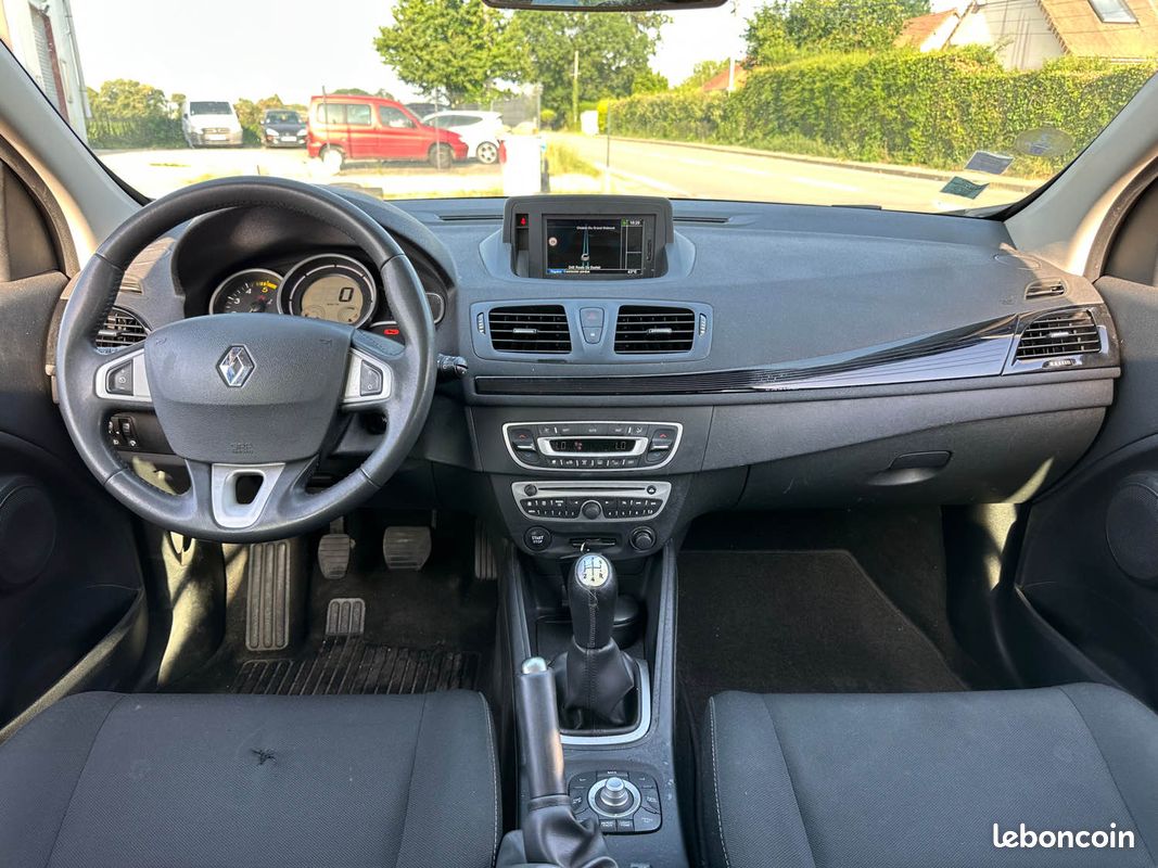Renault meganeiii 1.5 dci authentique phase 2 2012 (image 5)