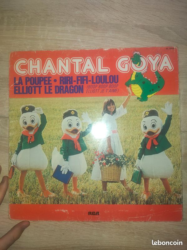 V1 – Chantal Goya – La Poupée / Riri-Fifi-Loulou / Elliott le Dragon – Vinyle 33T (image 1)